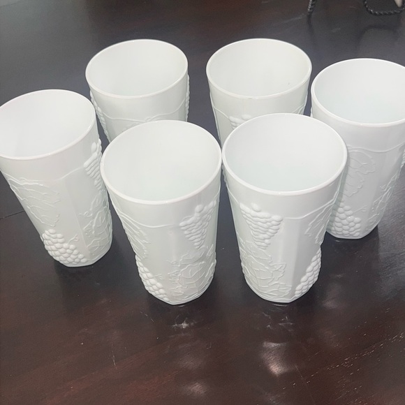 Vintage Colony Indiana Harvest Grape & Leaf Milk Glass Pitcher + 6 cups - Picture 5 of 5